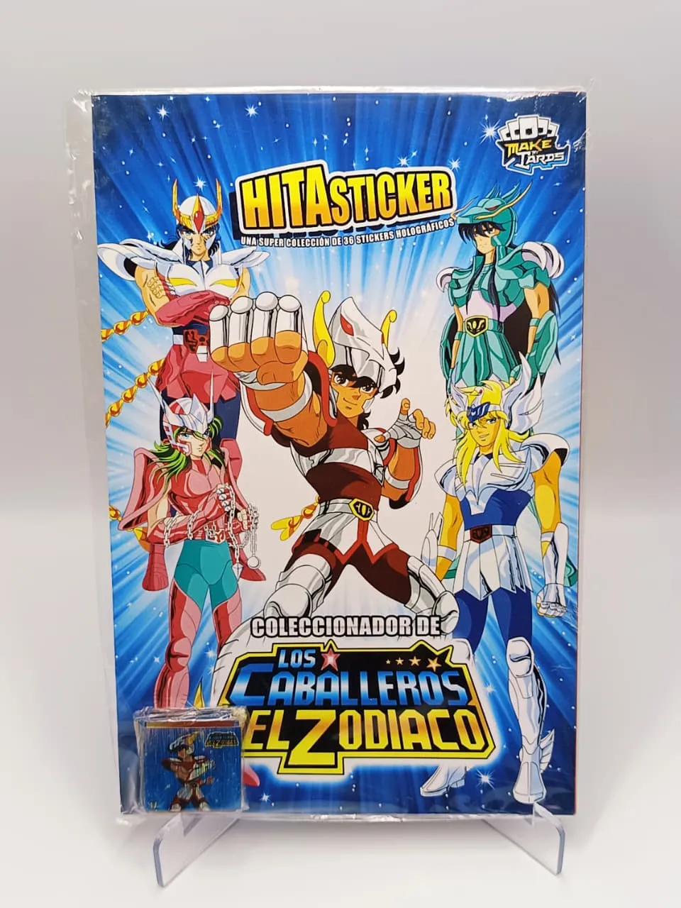 Los Caballeros del Zoodiaco - Album + Sticker Holográficos - Make my Cards (2018)