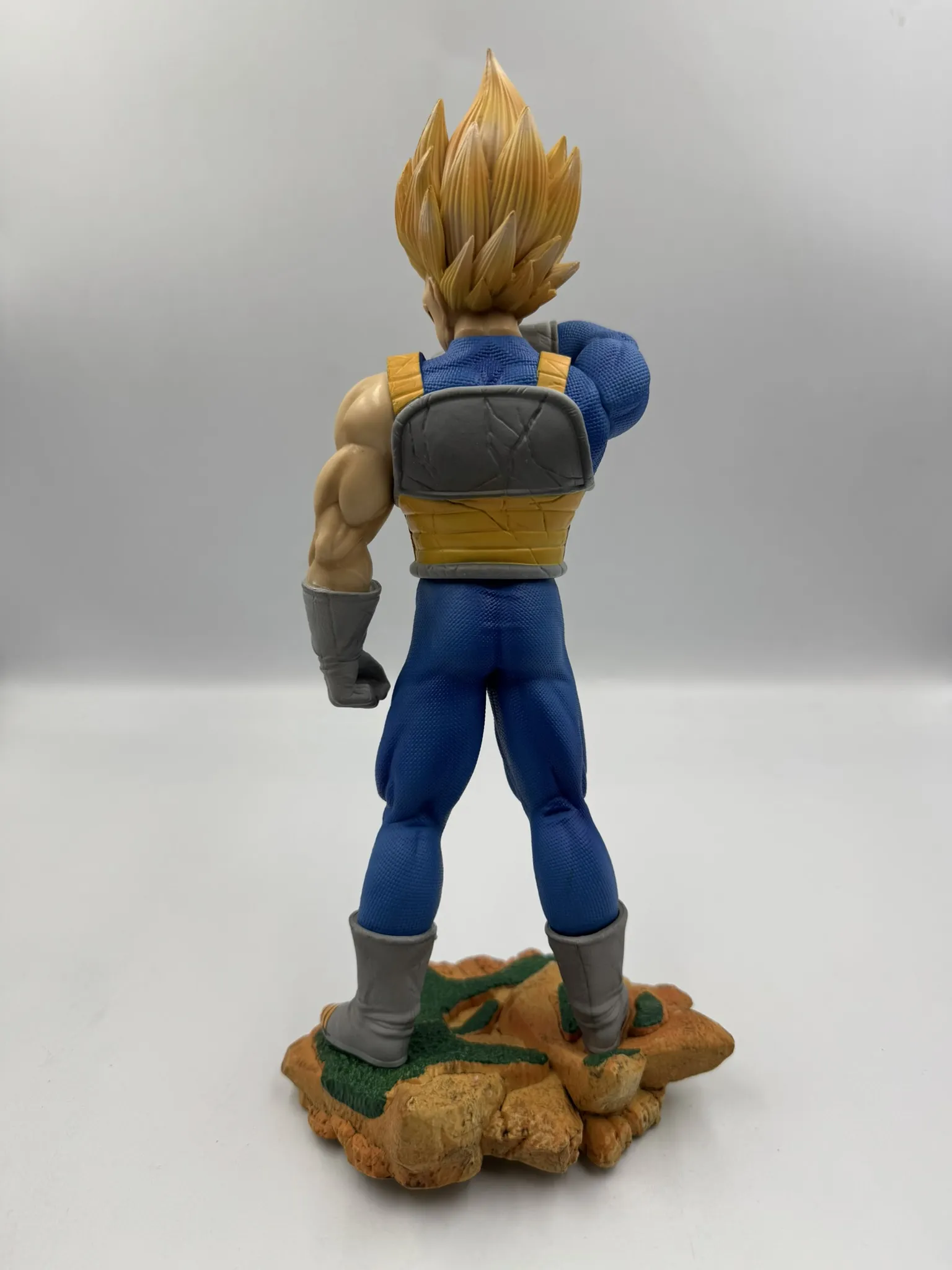 Figura Vegeta SSJ