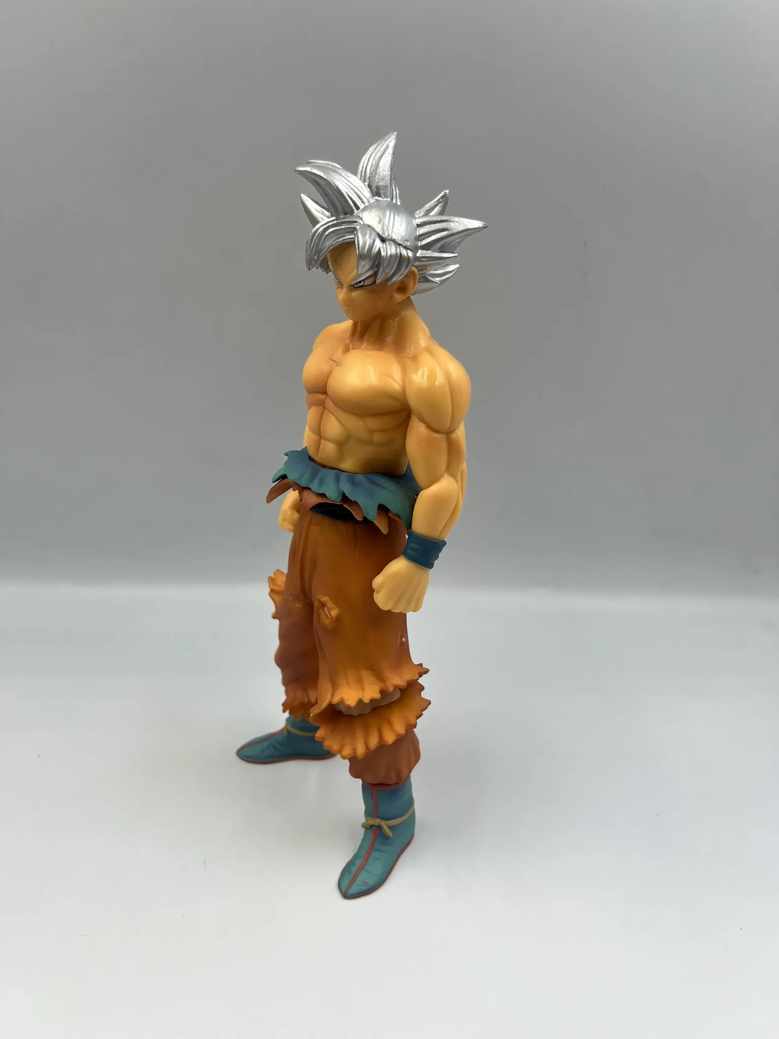 Figura Goku Ultrainstinto