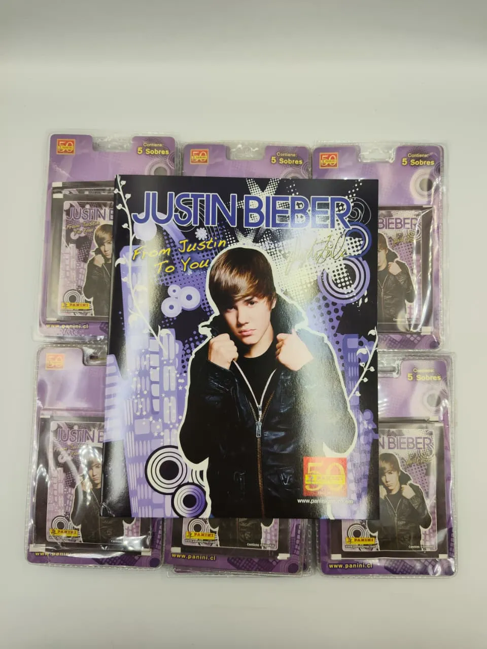 Justin Bieber From Justin to You - Album + 100 Sobres de Laminas/Cromos/Figuritas - Original - Panini (2011)