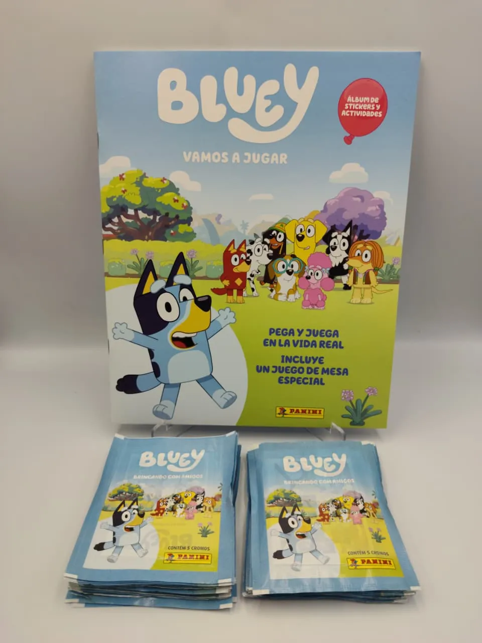Bluey - Vamos a Jugar - Album Vacio + 40 Sobres - Panini (2025)